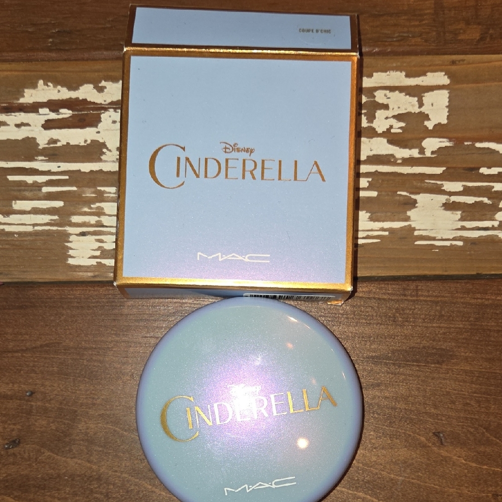 MAC COSMETICS LIMITED EDITION BEAUTY POWDER COUPE D'CHIC